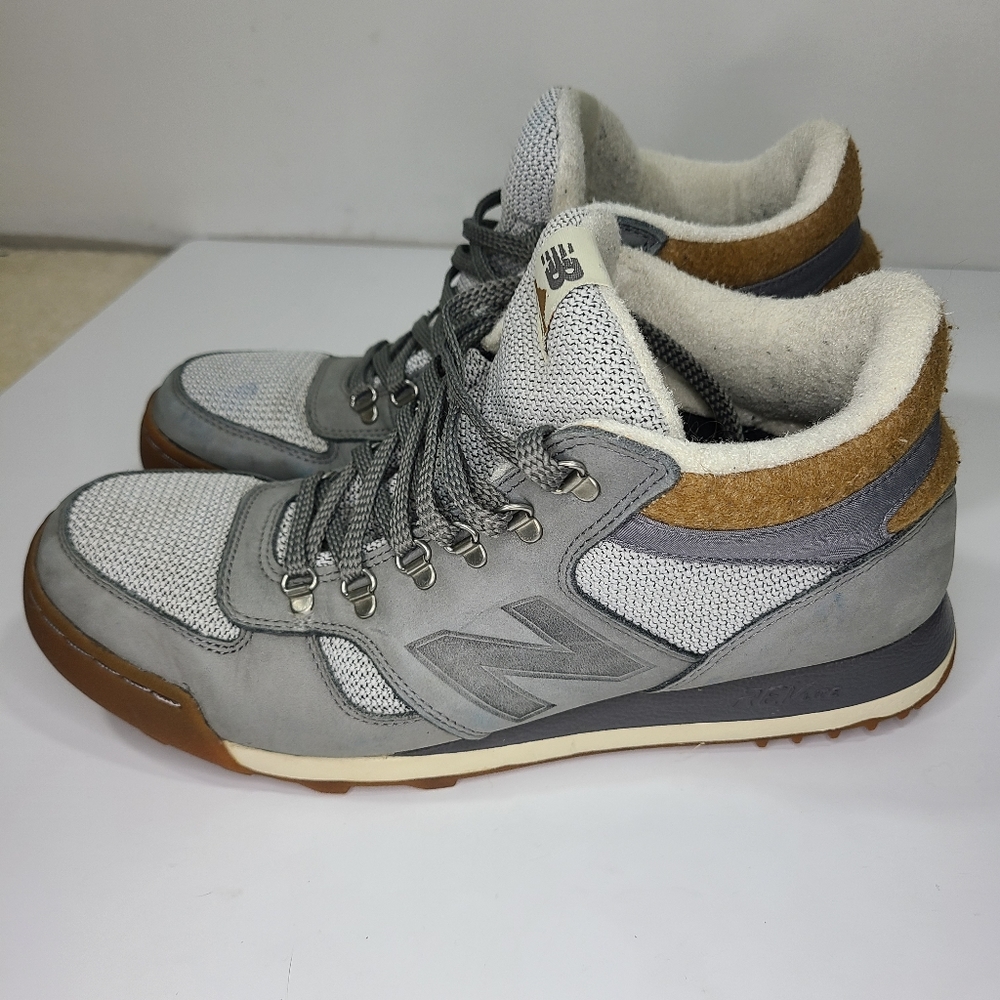 New Balance 710 hiking trail shoe/boots Mens Size 11 tan / gray